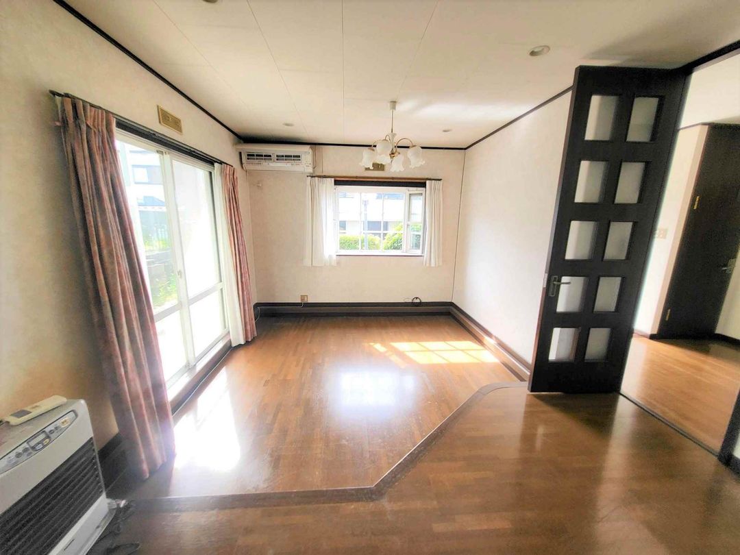 4LDK Detached House for Sale in Tondabayashi, Osaka - Thumbnail 4