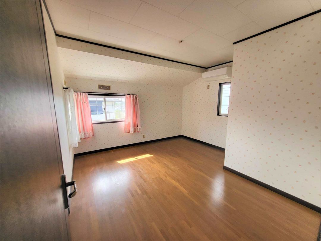 4LDK Detached House for Sale in Tondabayashi, Osaka - Thumbnail 3