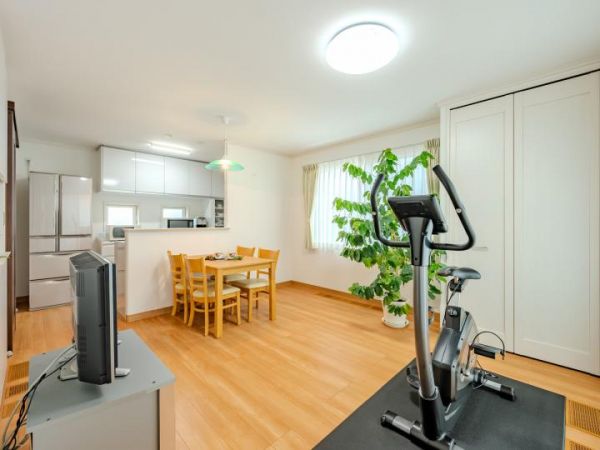 Modern 3SLDK Sekisui Heim House near Hoshigaoka Station, Hirakata - Thumbnail 3