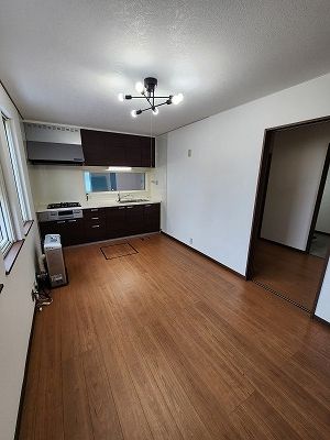 Renovated 2LDK House with Inner Garage in Hakodate, Hokkaido - Thumbnail 3