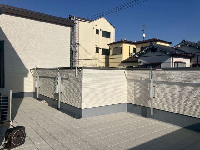 Modern 3SLDK House in Izumiotsu with Corner Lot and Underfloor Heating - Thumbnail 2