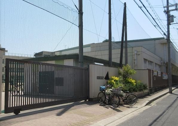 4LDK Detached House for Sale in Higashiosaka, Osaka - Thumbnail 3