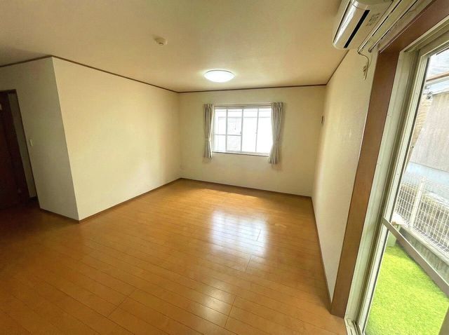 4SLDK Solar-Powered House for Sale in Katano, Osaka - Thumbnail 2