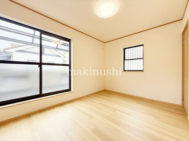 Renovated 4LDK House for Sale in Sakai, Osaka - Thumbnail 2