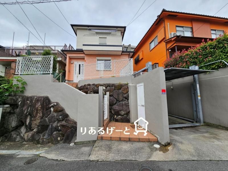 4LDK Detached House near Ishikiri Station, Higashiosaka - Image 1