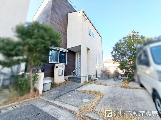 3LDK Modern House for Sale in Sakai, Osaka - 126.81m² Land - Thumbnail 2