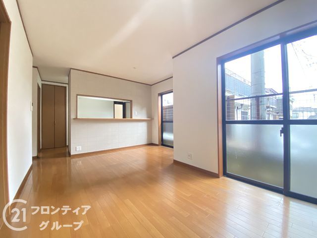 Renovated 4LDK House for Sale in Hirakata, Osaka - Thumbnail 2