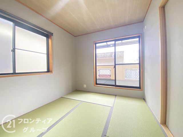 Renovated 4LDK House for Sale in Hirakata, Osaka - Thumbnail 4