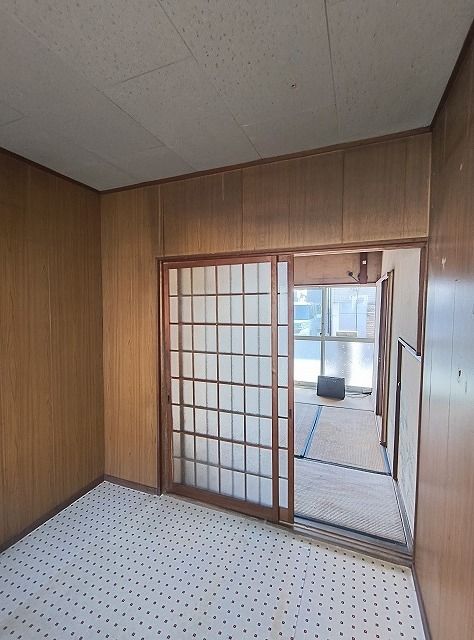 3DK Wooden House for Sale near Kawahanaen Station, Higashi-Osaka - Thumbnail 4