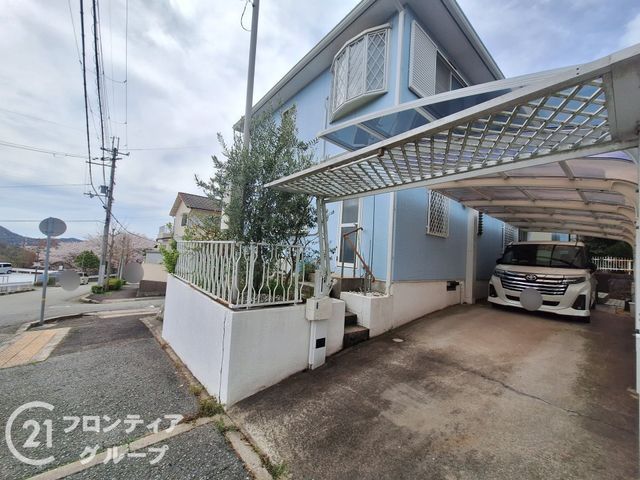 Stylish 5LDK Detached House in Kobe's Kita Ward - Thumbnail 3