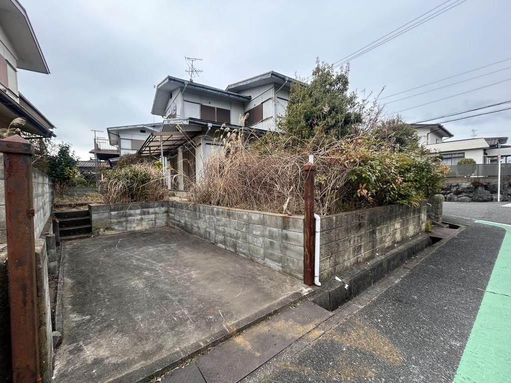 Spacious 4DK Corner Lot House for Sale in Sennan City, Osaka - Thumbnail 2
