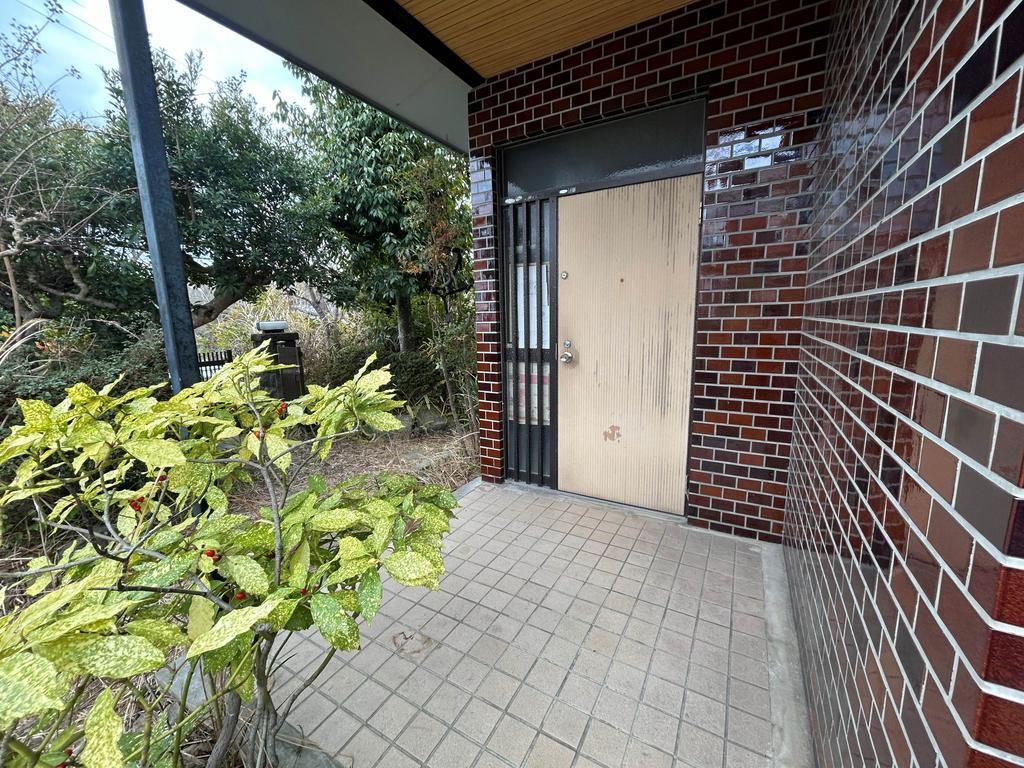 Spacious 4DK Corner Lot House for Sale in Sennan City, Osaka - Thumbnail 3