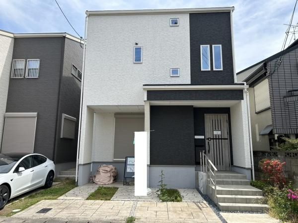 4LDK Modern House with Solar Power in Kyoto's Fushimi Ward - Thumbnail 2