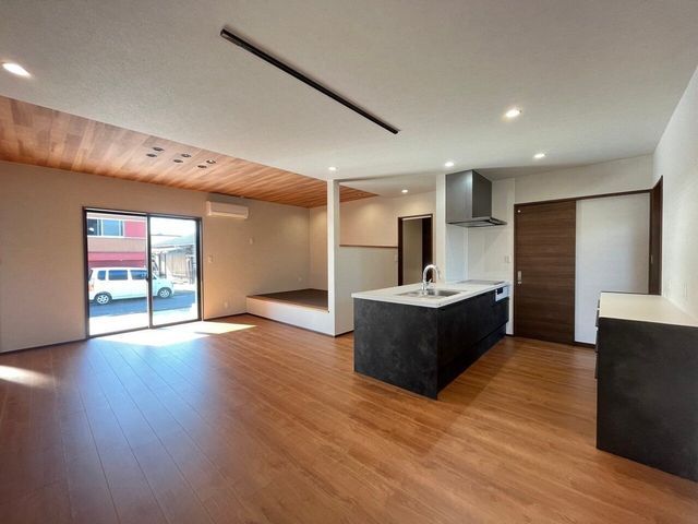 Modern 4LDK Single-Story House for Sale in Hofu, Yamaguchi - Thumbnail 2