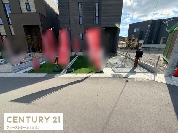 Modern 4LDK House for Sale in Himeji, Hyogo - Thumbnail 2
