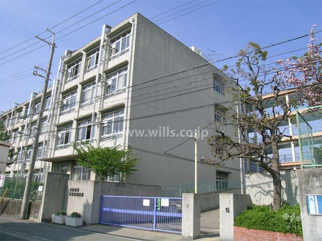 3LDK House for Sale in Toyonaka, Osaka - 75.69sqm - Thumbnail 4