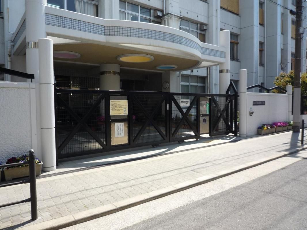 Steel-Framed 5LDK House for Sale in Kita-ku, Osaka - Thumbnail 2