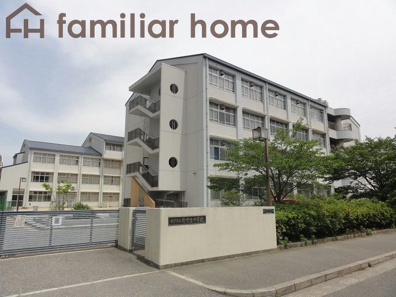 4LDK Family Home with Parking Near Nishiminami Station, Kobe - Thumbnail 3
