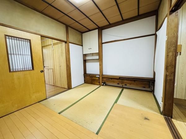 3K House for Sale in Matsubara, Osaka - 498万円 - Thumbnail 2