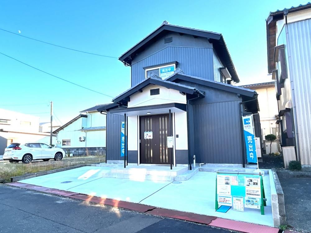 Renovated 3LDK House in Tsuruga, Fukui with Parking for 3 - Image 1