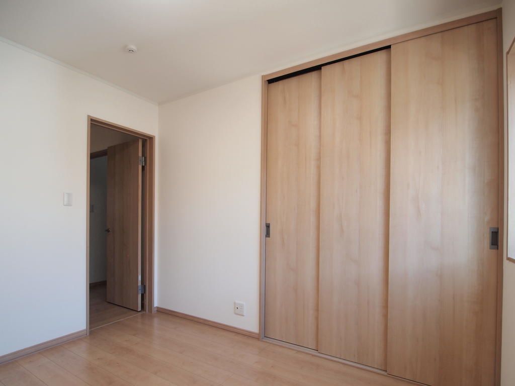 2018-Built 4LDK House with Solar Power near Takashi Station, Osaka - Thumbnail 3