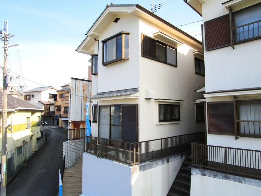 Renovated 3LDK Detached House for Sale in Minoh, Osaka - Thumbnail 2