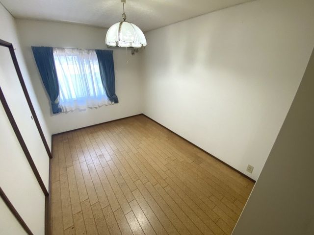 7LDK RC Home with First-Floor Office in Moriguchi, Osaka - Thumbnail 2