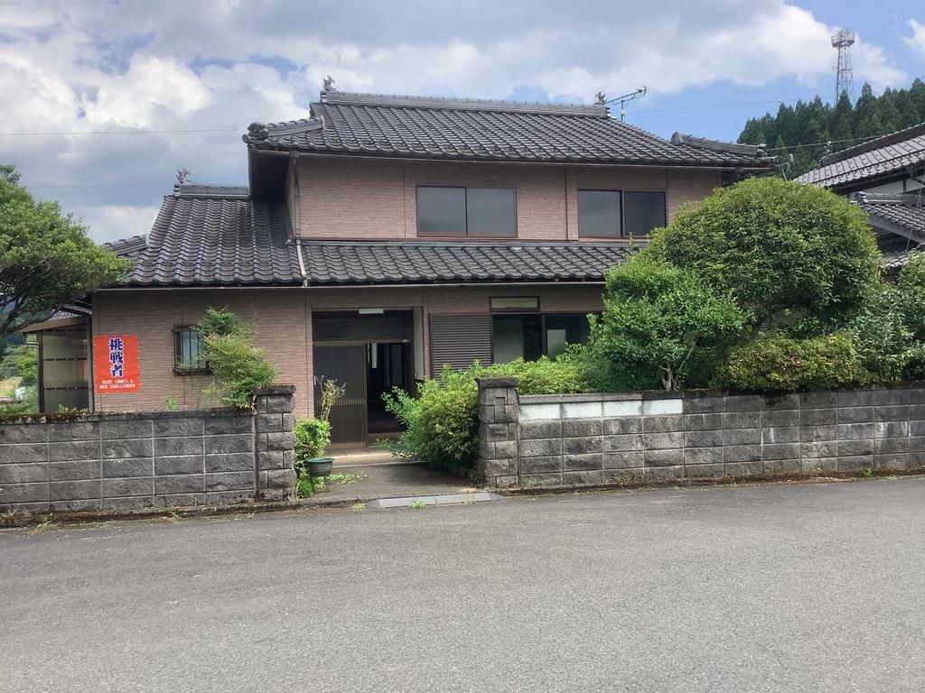 8DK House for Sale Near Shimoyakuno Station, Fukuchiyama - Image 1