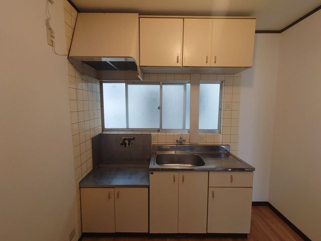 3DK Wooden House for Sale near Shintsuruga Station, Higashiosaka - Thumbnail 2
