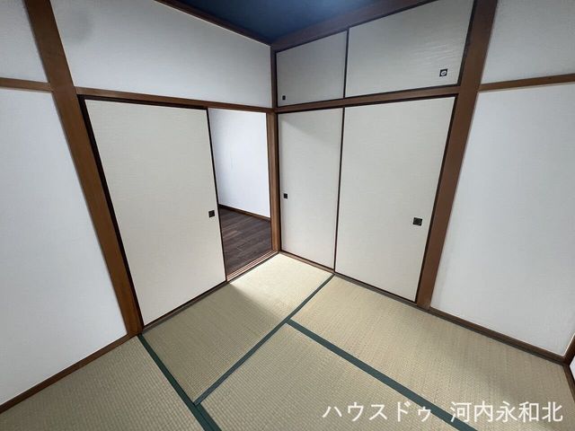 Renovated 4DK House Near Shinishikiri Station, Higashiosaka - Thumbnail 3
