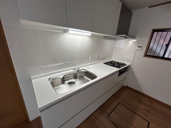 Renovated 4LDK Detached House for Sale in Hirakata, Osaka - Thumbnail 4