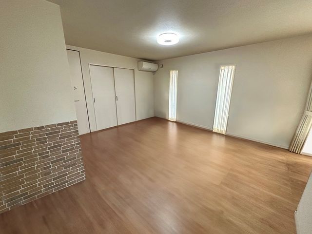 4LDK House for Sale in Yokkaichi, Mie Prefecture - 105 sqm - Thumbnail 4