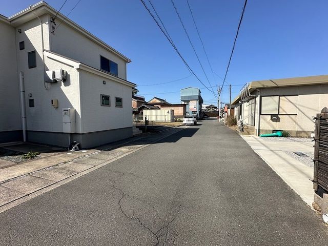 4LDK House for Sale in Yokkaichi, Mie Prefecture - 105 sqm - Thumbnail 2