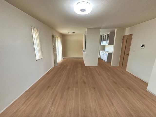 4LDK House for Sale in Yokkaichi, Mie Prefecture - 105 sqm - Thumbnail 3