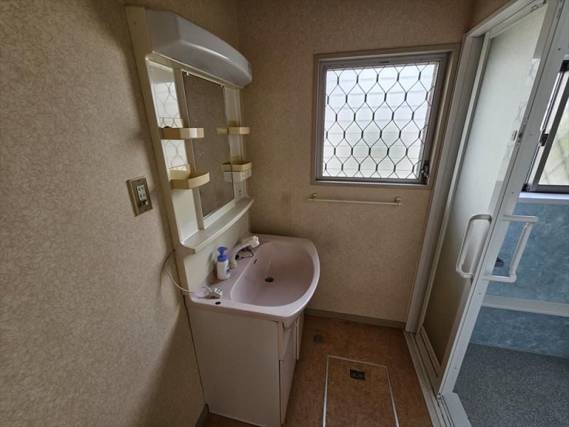 Yokoo 2-chome Terrace House 4LDK for Sale in Kobe Suma - Thumbnail 2