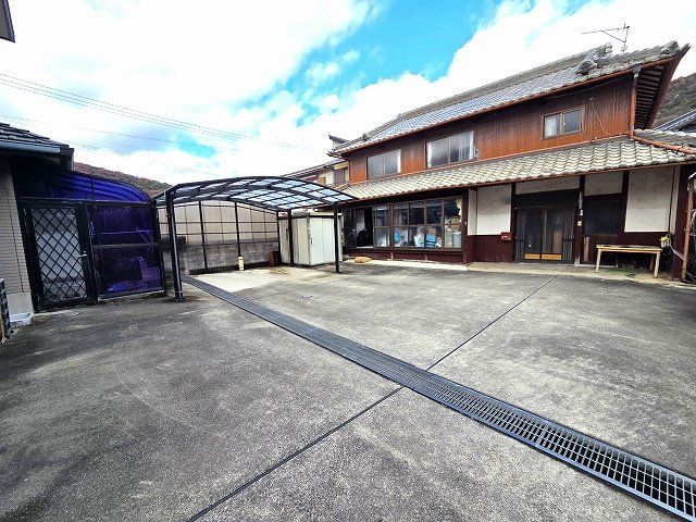 5LDK Detached House for Sale in Aioi, Hyogo Prefecture - Thumbnail 2