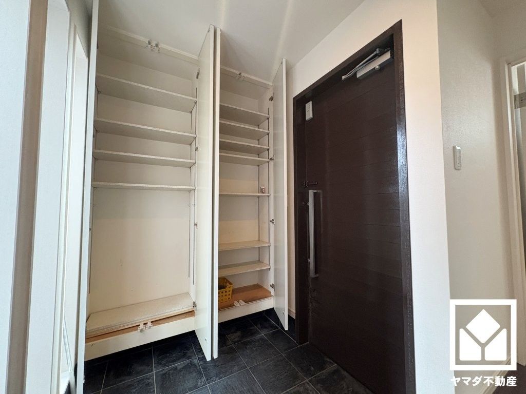 3LDK House for Sale in Nishinomiya, Hyogo - 106.97 sqm - Thumbnail 2