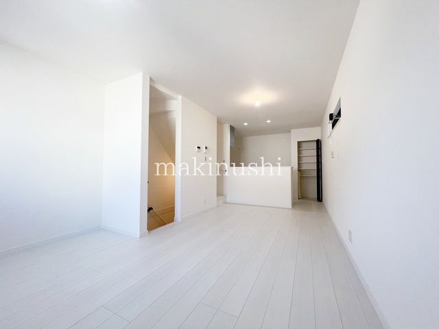 Modern 2022-Built House in Matsubara, Osaka | 2SLDK - Thumbnail 4