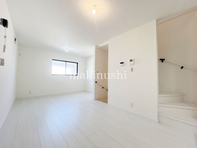 Modern 2022-Built House in Matsubara, Osaka | 2SLDK - Thumbnail 3