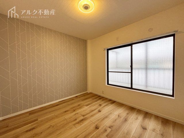 Renovated 3LDK Steel-Frame House for Sale in Amagasaki - Thumbnail 2