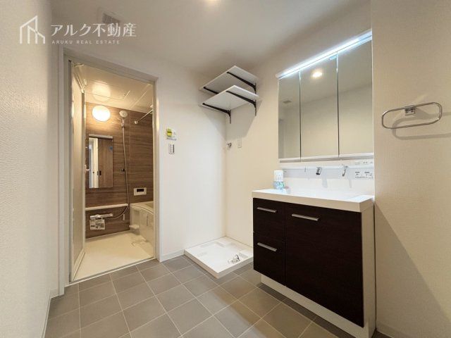 Renovated 3LDK Steel-Frame House for Sale in Amagasaki - Thumbnail 3