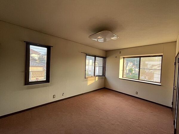 4SLDK Detached House on Sunny Corner Lot in Himeji - Thumbnail 4