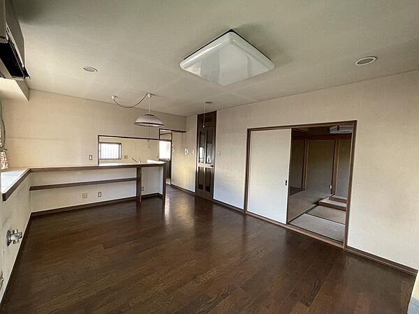 4SLDK Detached House on Sunny Corner Lot in Himeji - Thumbnail 3