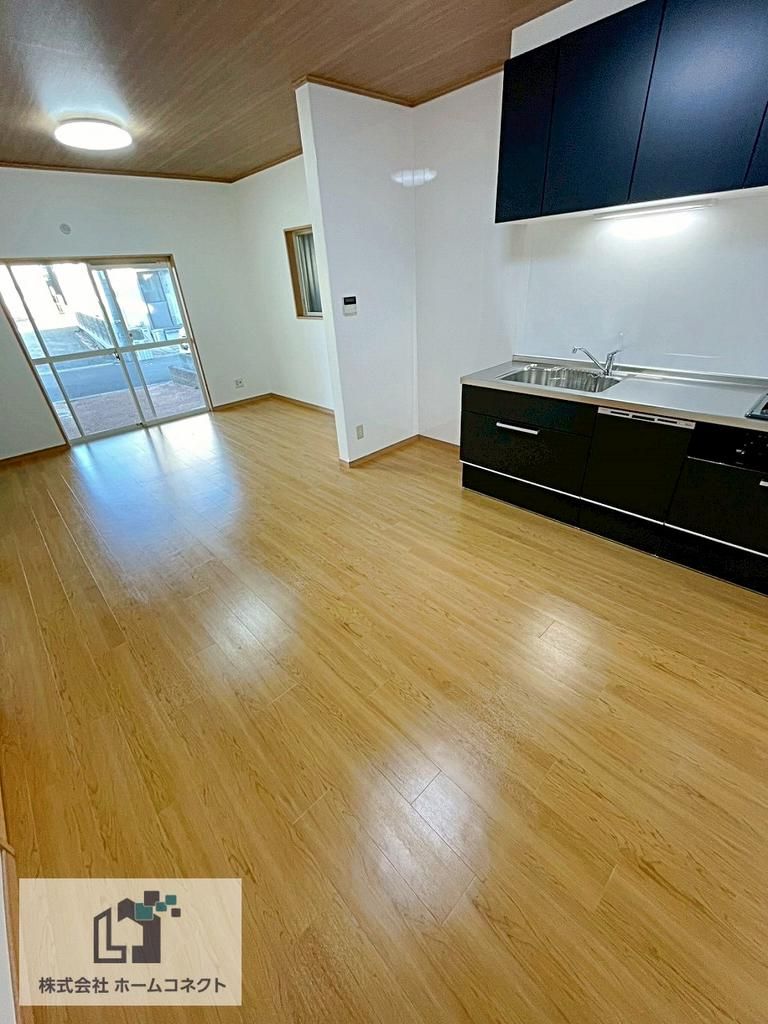 Renovated 4LDK Family House for Sale in Moriguchi, Osaka - Thumbnail 2
