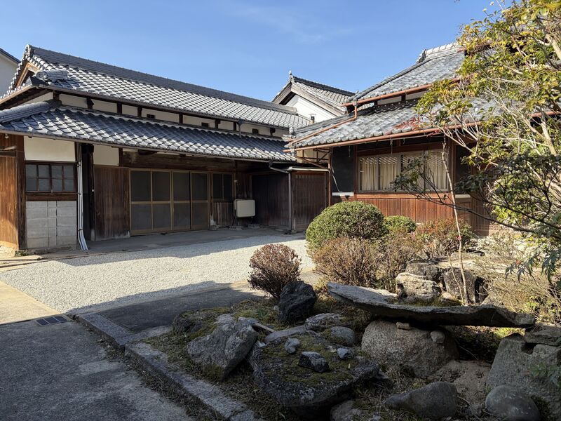 Spacious 10DK House in Nara with Mountain Views - Thumbnail 2