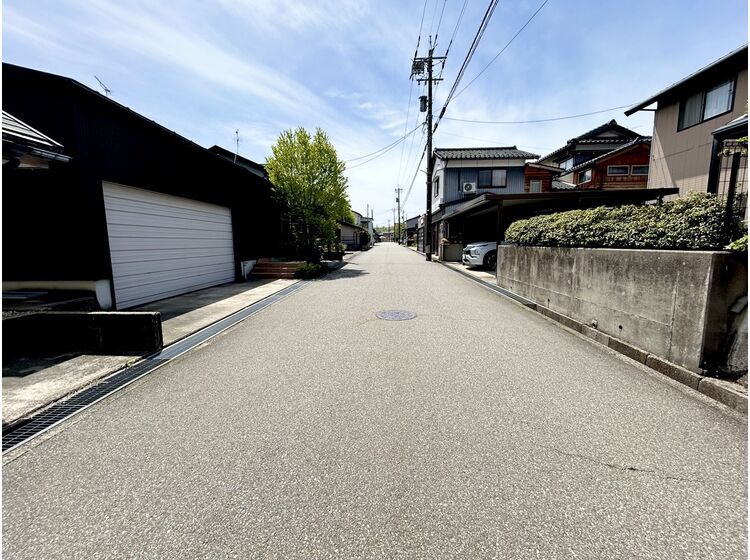 3DK House for Sale in Midorigaoka, Nomi City with Mountain Views - Thumbnail 2