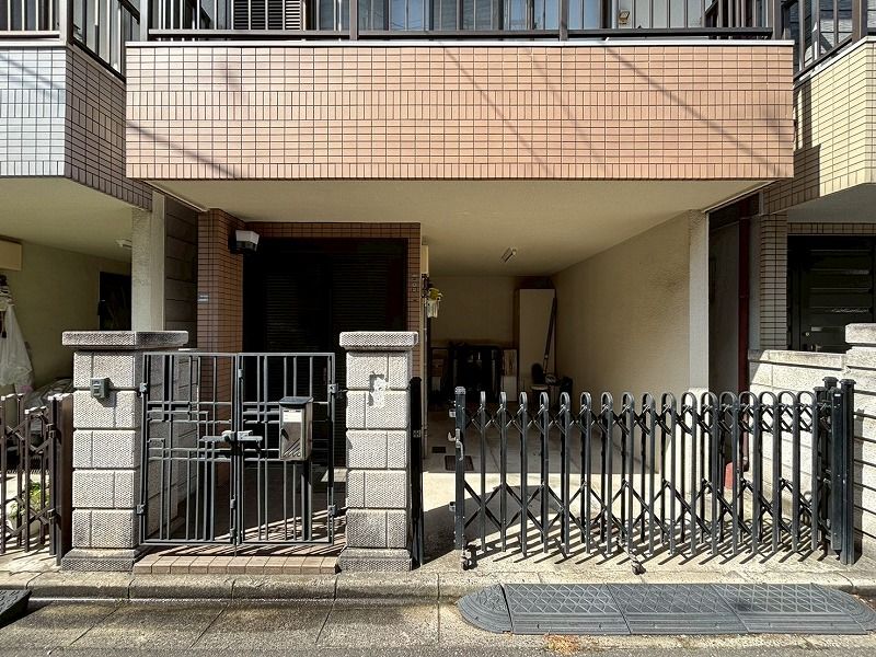 3DK Steel-Frame House for Sale in Higashi-Osaka, Osaka - Thumbnail 2