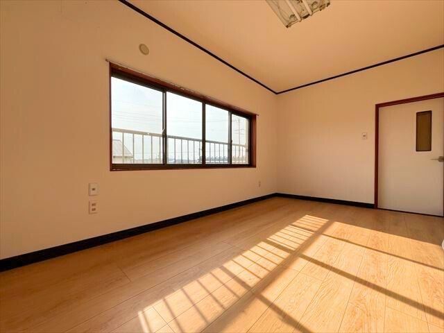 6DK House for Sale in Yokkaichi with Large Garden - Thumbnail 3