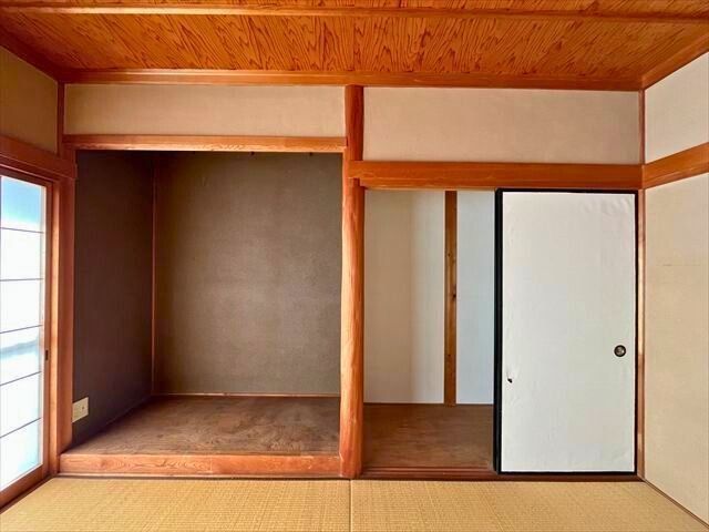 6DK House for Sale in Yokkaichi with Large Garden - Thumbnail 4