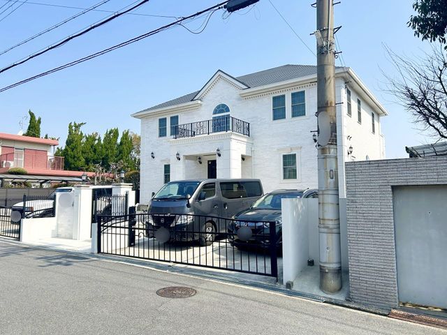 5LDK Modern House for Sale in Sakai, Osaka - 186.91 sqm - Thumbnail 2